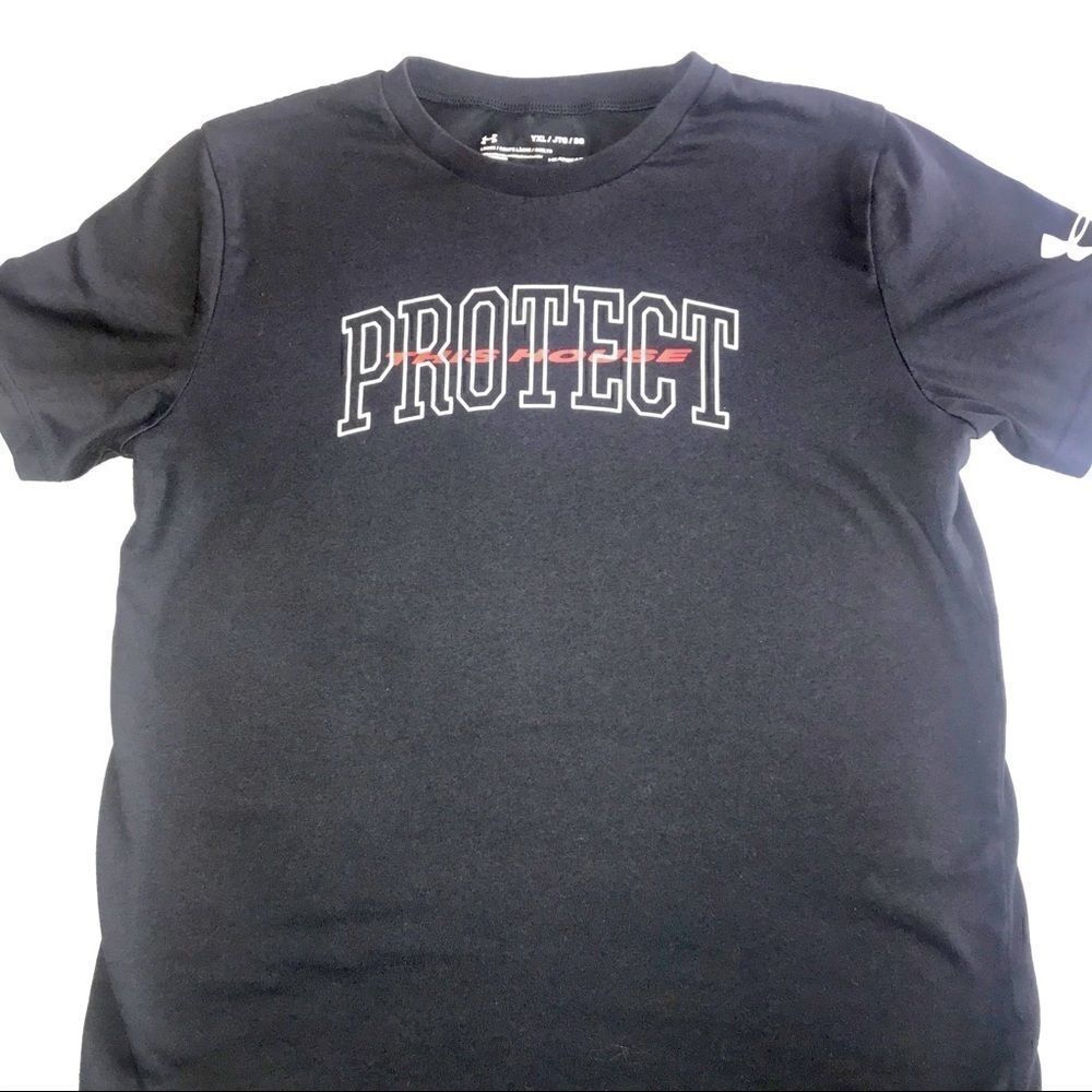 Under Armour boys T-shirt size YXL